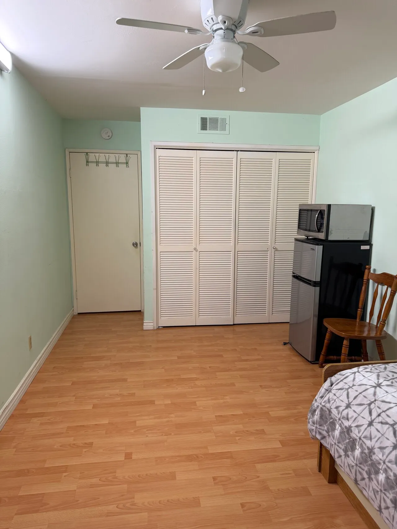 한인타운 콘도 방1+개인화장실, 주차 포함 렌트 $950-여성룸메이트 구함
					룸메이트
					Los Angeles's preview 2