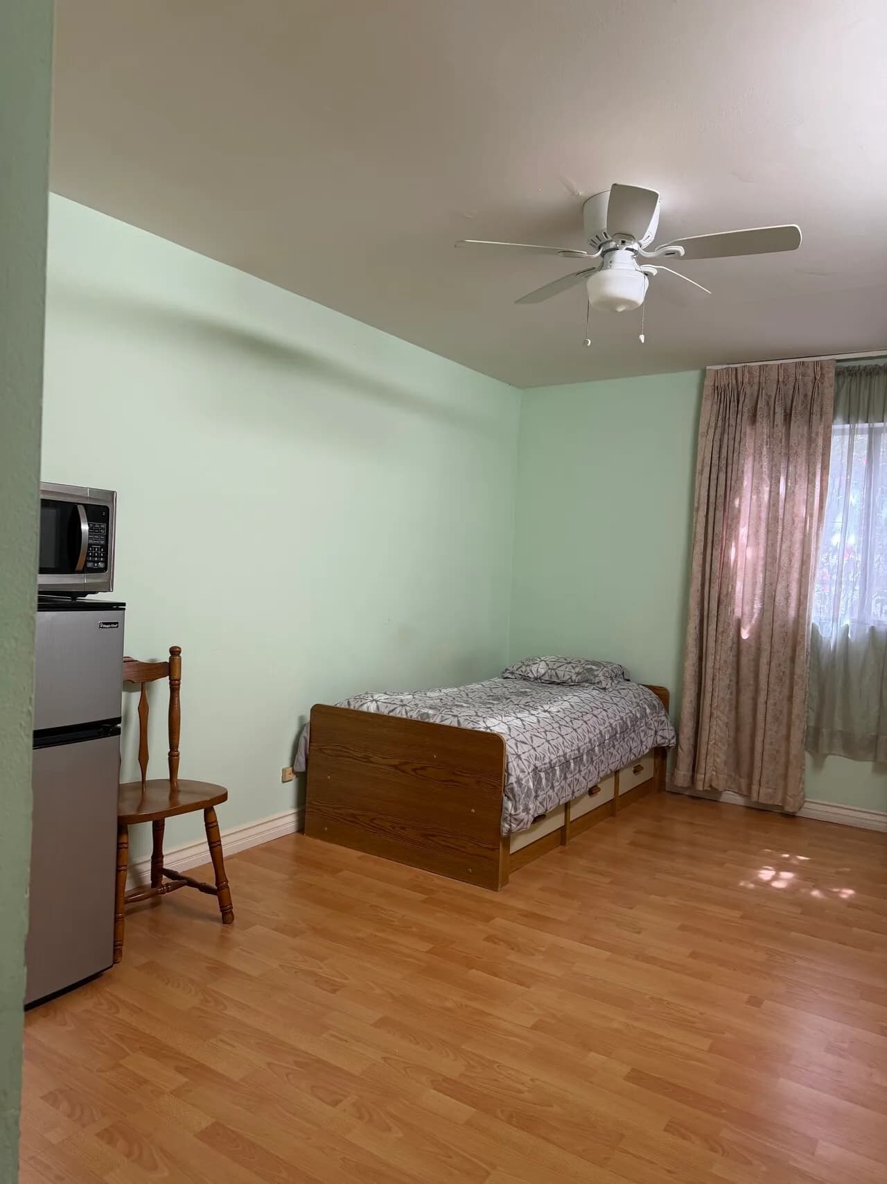 한인타운 콘도 방1+개인화장실, 주차 포함 렌트 $950-여성룸메이트 구함
					룸메이트
					Los Angeles's preview 3