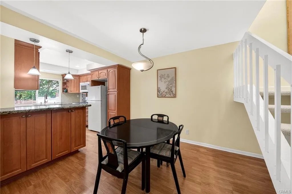 [플러튼] 최고학군 인기많은 Amberwood 리모델링 방3개 타운홈
						Amerige인근, 2car attached그라지, 넓은 페리오
						타운하우스  Fullerton CA's preview 3