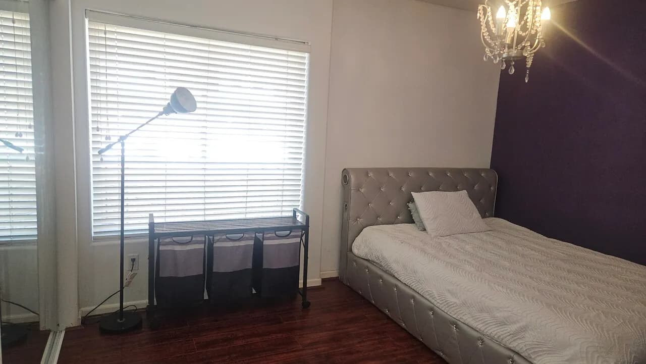 1Bed 방하나 렌트 여성분
					룸메이트
					한인타운  Korea Town