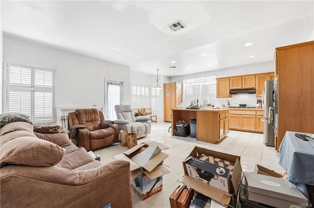 1989년생!! 라하브라 최고위치!! 2,061 SqFt 단독주택!!  
						매우 밝고, 높은천장, 넓은 부엌, 2중 창문, 벽난로, 2중 창문, 관리 편리한 뒷마당.
						주택  La Habra CA's preview 3