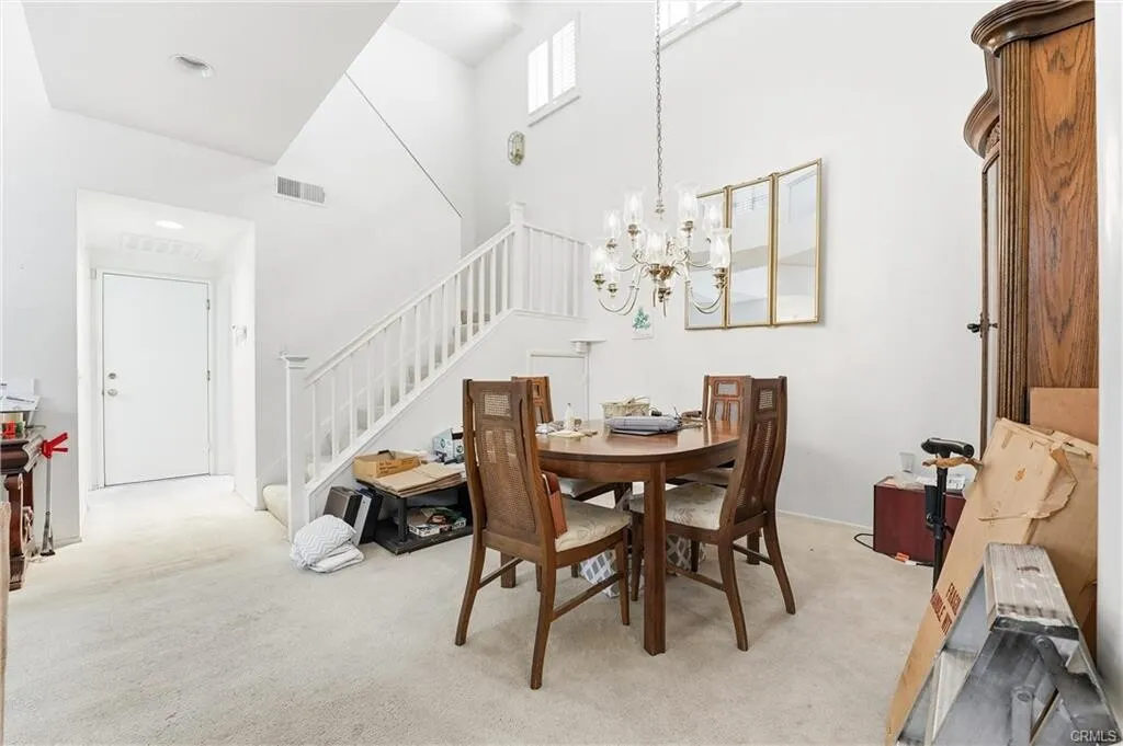 1989년생!! 라하브라 최고위치!! 2,061 SqFt 단독주택!!  
						매우 밝고, 높은천장, 넓은 부엌, 2중 창문, 벽난로, 2중 창문, 관리 편리한 뒷마당.
						주택  La Habra CA's preview 2