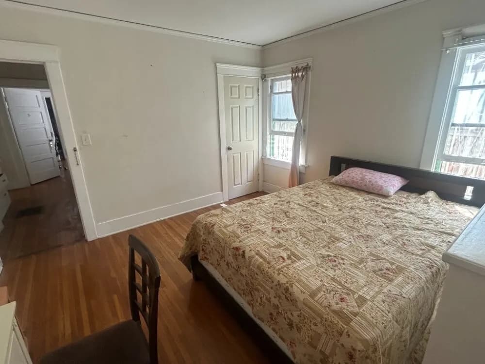 한인타운 차 없이 출퇴근가능, 마켓 걸어서 여성 룸메이트
					룸메이트
					Los Angeles's preview 1