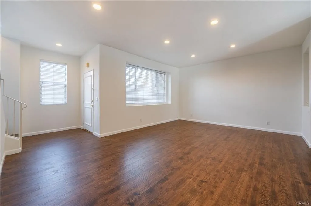 [토랜스] 착한가격 게이트단지 리모델링 방3개 타운홈
						오픈플로어플랜, 인기많은 단지
						타운하우스  Torrance CA's preview 3