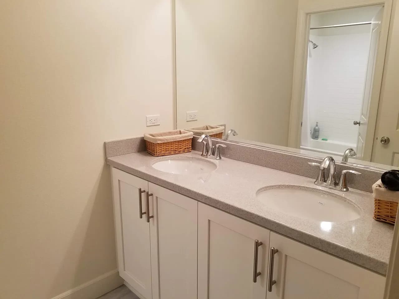 Room Rent 여자분 La Mirada, Fullerton, Buena Park
					룸메이트
					La Mirada's preview 1