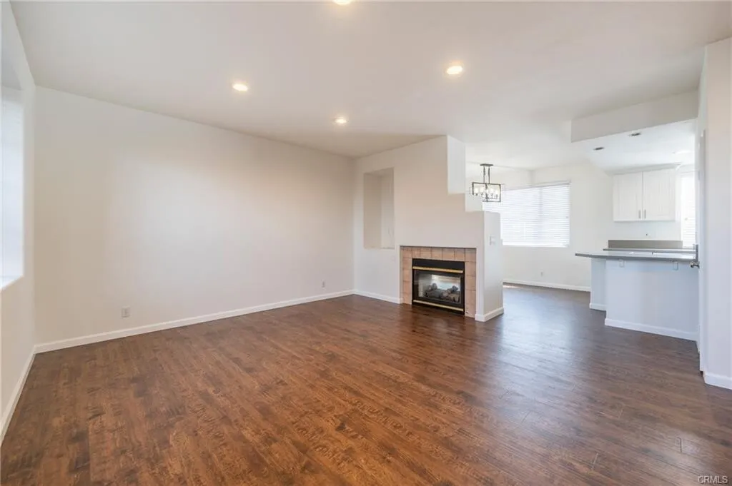 [토랜스] 착한가격 게이트단지 리모델링 방3개 타운홈
						오픈플로어플랜, 인기많은 단지
						타운하우스  Torrance CA's preview 2