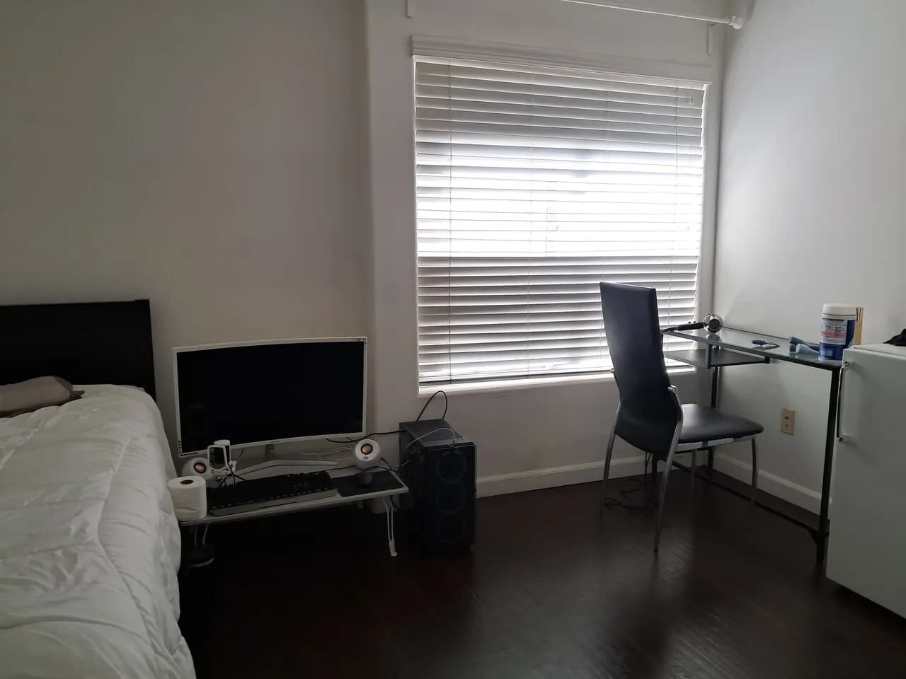 CONDO PANTHOUSE 에 딸린 one BED $900
					룸메이트
					Los Angeles's preview 2