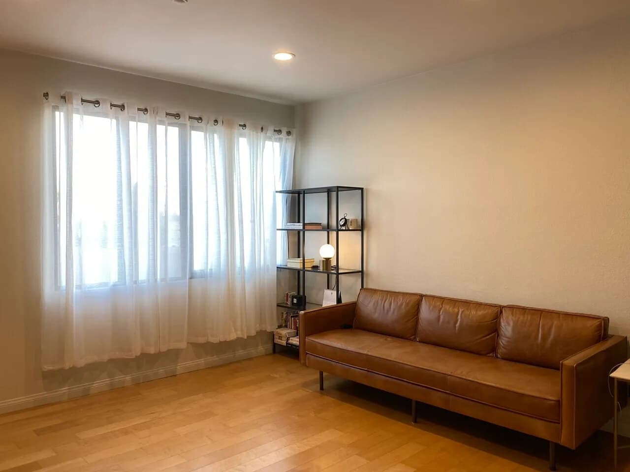 한인타운 중심가 콘도 2 bed 2 bath, 주차 2대, EV 충전포함 $2,800
					콘도
					Los Angeles