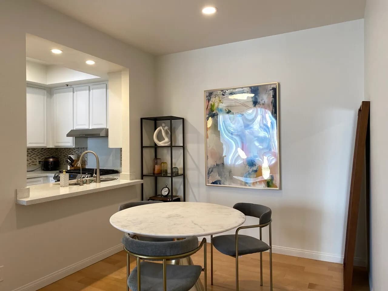 한인타운 중심가 콘도 2 bed 2 bath, 주차 2대, EV 충전포함 $2,800
					콘도
					Los Angeles's preview 1