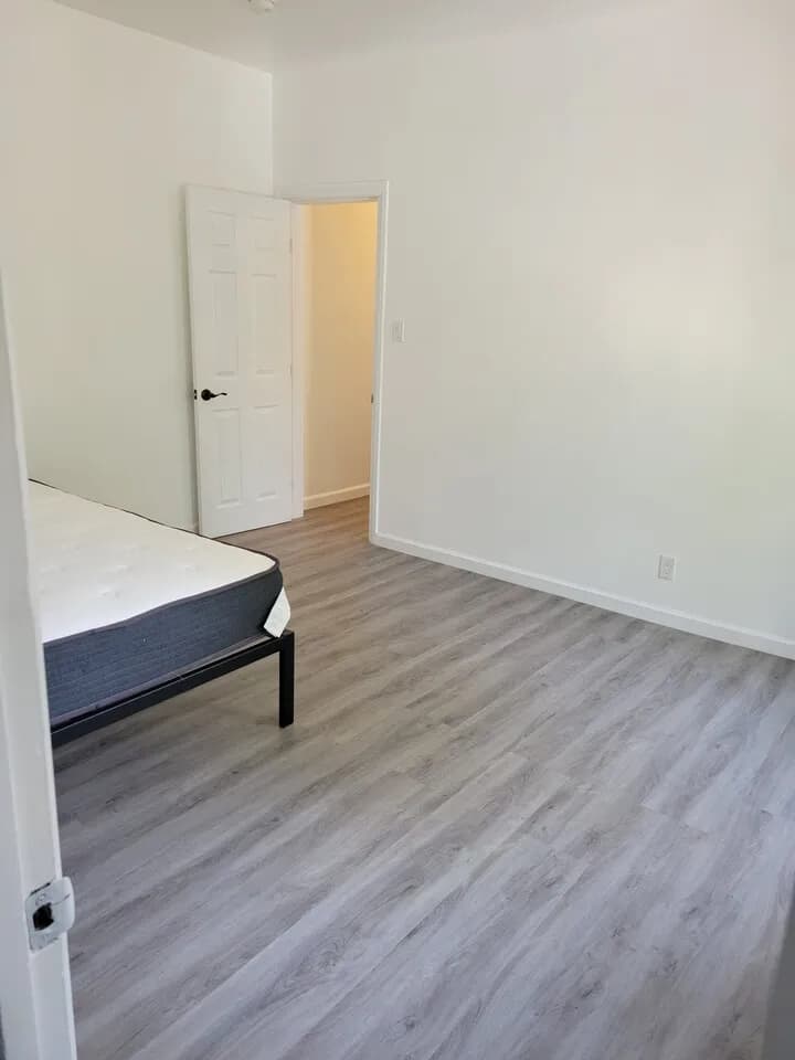 깨끗하고 조용한한타 룸메이트랜트$1100 쉐여베쓰 850 3bed 2bath 올림픽버몬
					룸메이트
					한인타운's preview 3
