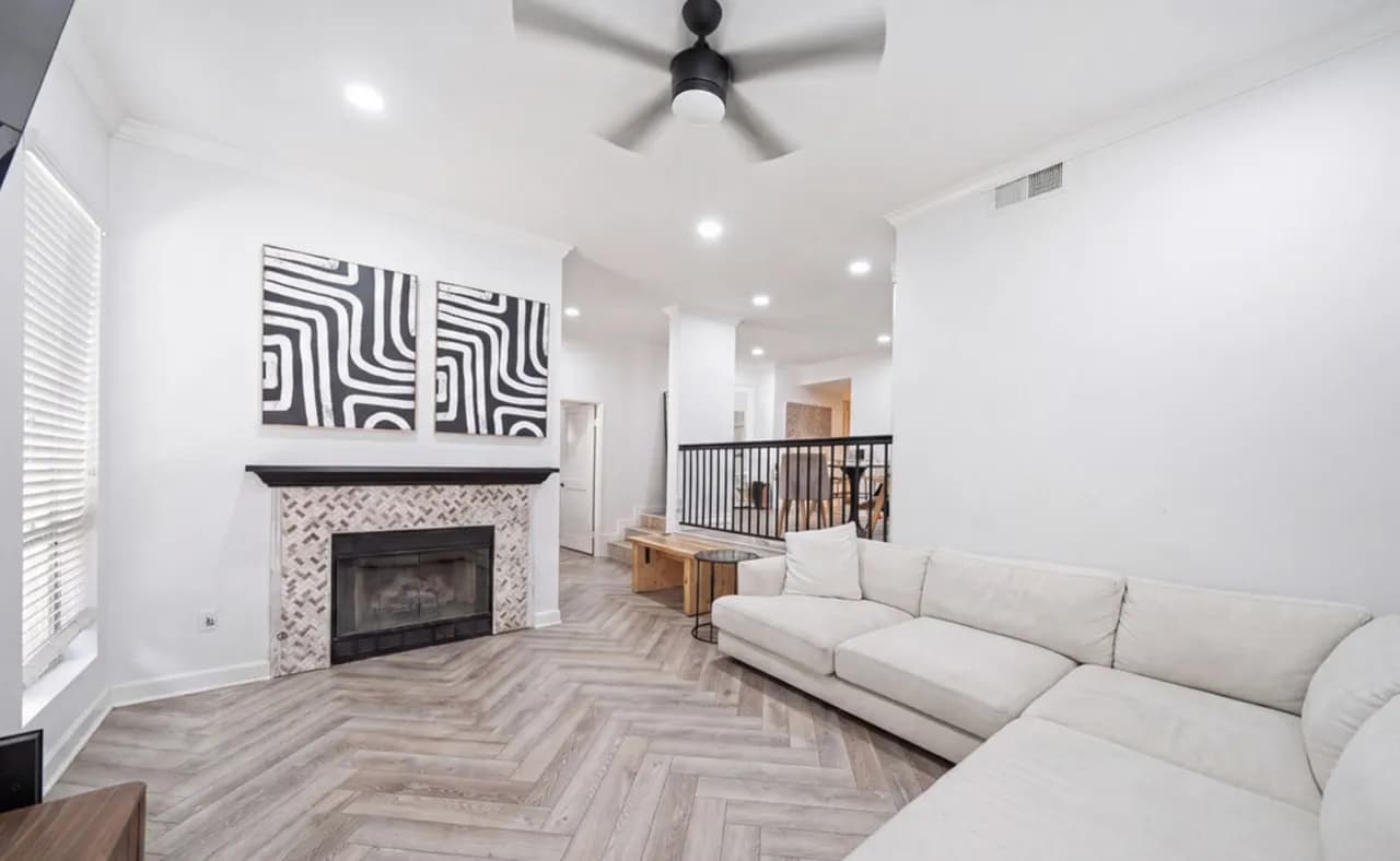 Windsor Village 행콕파크 콘도 85만불 
						윈져 빌리지 행콕파크 콘도 2배드 2배쓰 1210sf  85만 
						콘도  Los Angeles CA's preview 2