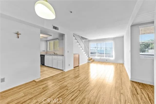 [글렌데일] 방2+화3 982sf 리모델링 콘도
						아메리카나 도보거리, 브랜드길 옆 
						콘도  Glendale CA