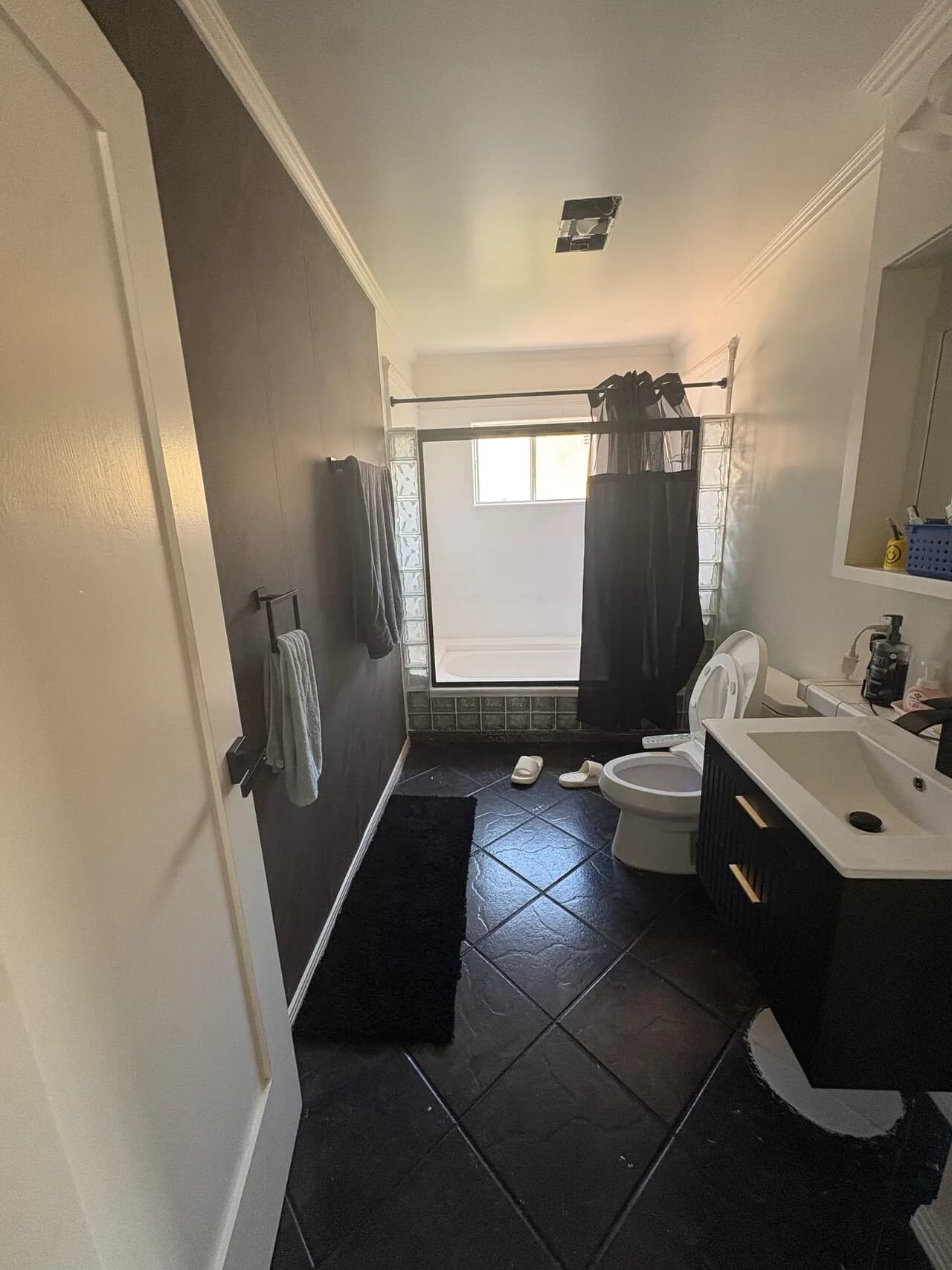 ???? 한인타운 북쪽 방1 쉐어하우스 — 2층 방 렌트 $950
					룸메이트
					Los Angeles