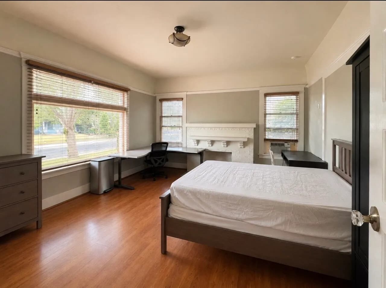 옥스포드+워싱턴 쾌적한 하우스 방 렌트 월$850
					하우스
					Los Angeles