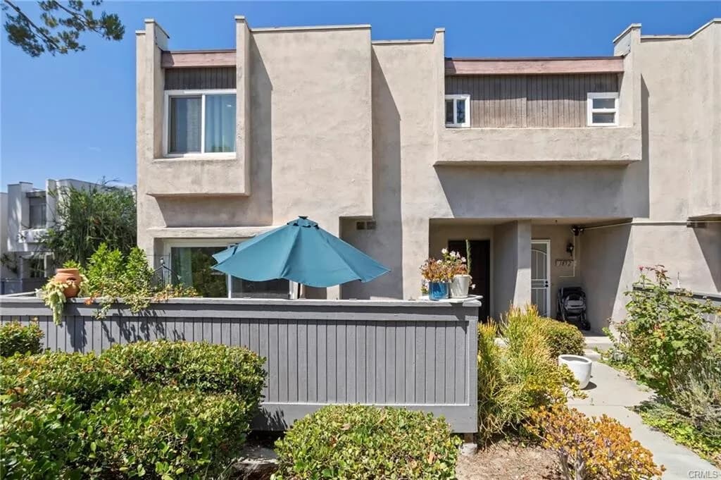 [몬테벨로] DTLA 10mi 조용한동네 Beautiful 리모델링 넓은 타운홈
						1594 SQFT, 숲속별장같은단지, Costco, 60번 프리웨이 인근
						타운하우스  Montebello CA