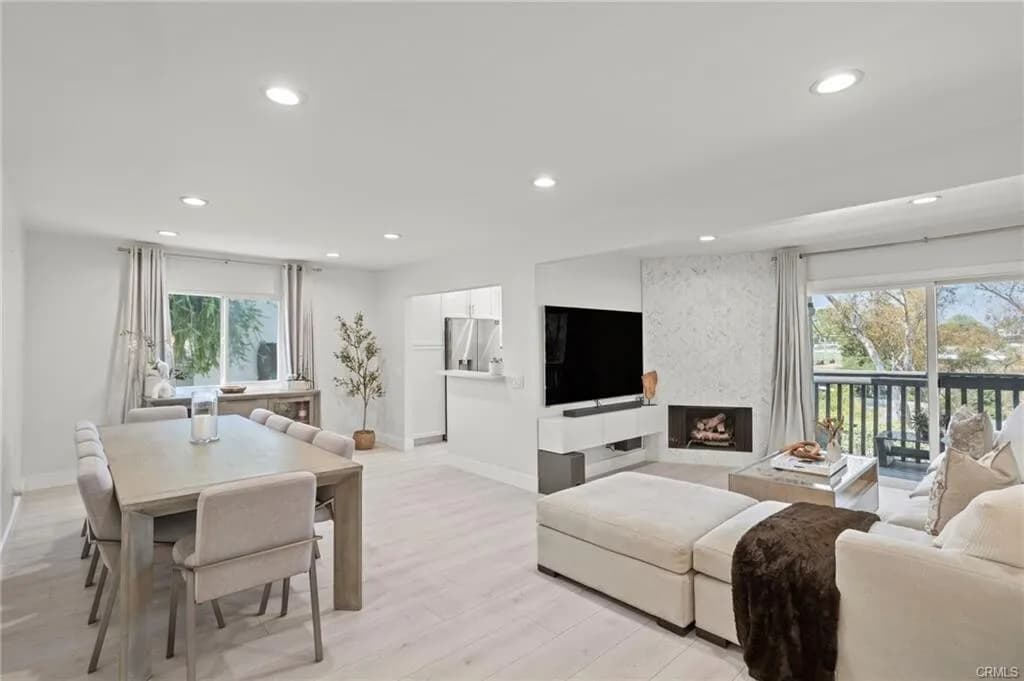 [몬테벨로] DTLA 10mi 조용한동네 Beautiful 리모델링 넓은 타운홈
						1594 SQFT, 숲속별장같은단지, Costco, 60번 프리웨이 인근
						타운하우스  Montebello CA's preview 1