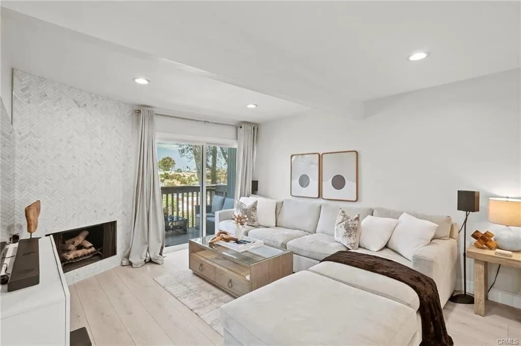 [몬테벨로] DTLA 10mi 조용한동네 Beautiful 리모델링 넓은 타운홈
						1594 SQFT, 숲속별장같은단지, Costco, 60번 프리웨이 인근
						타운하우스  Montebello CA's preview 2