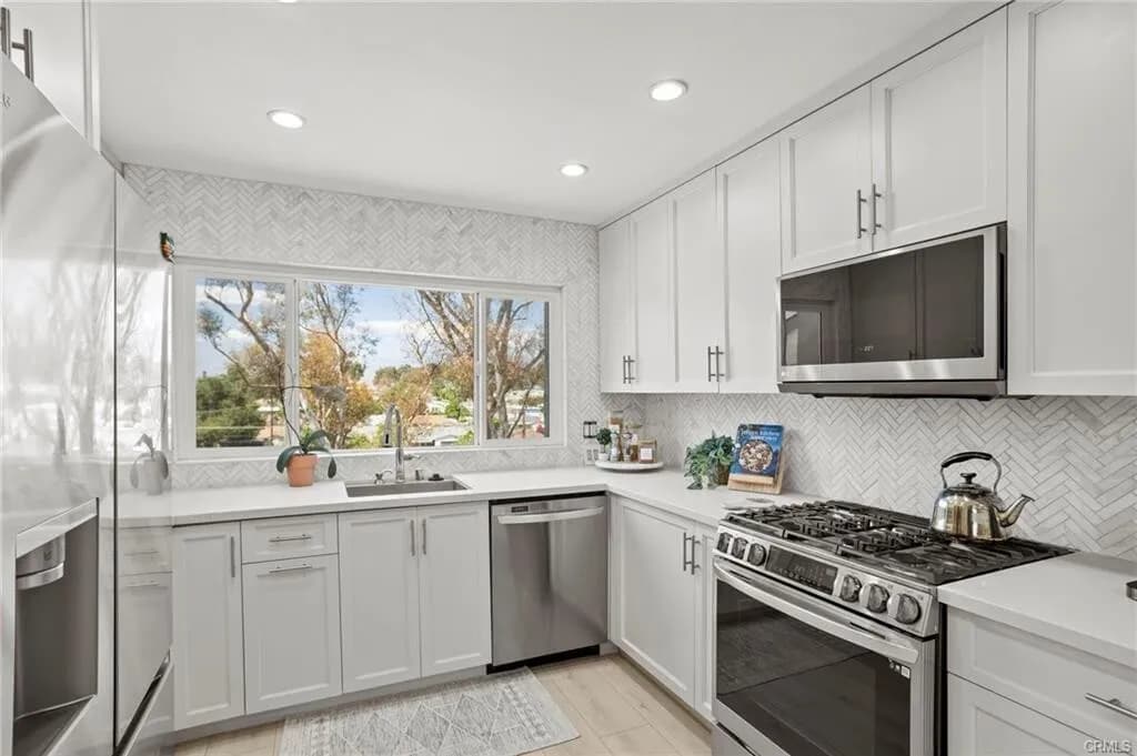 [몬테벨로] DTLA 10mi 조용한동네 Beautiful 리모델링 넓은 타운홈
						1594 SQFT, 숲속별장같은단지, Costco, 60번 프리웨이 인근
						타운하우스  Montebello CA's preview 3