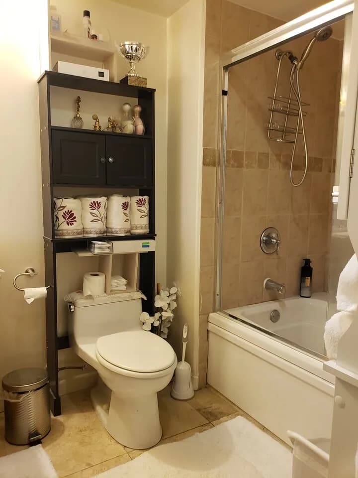 CONDO PANTHOUSE 에 딸린 one BED $900
					룸메이트
					Los Angeles's preview 3
