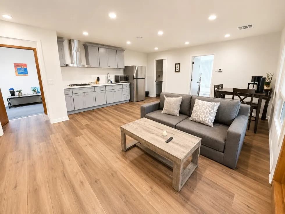 Marina del Rey 넓은 1 Bed / 1 Bath 렌트, $3,000/월
					1 Bed
					Marina Del Rey