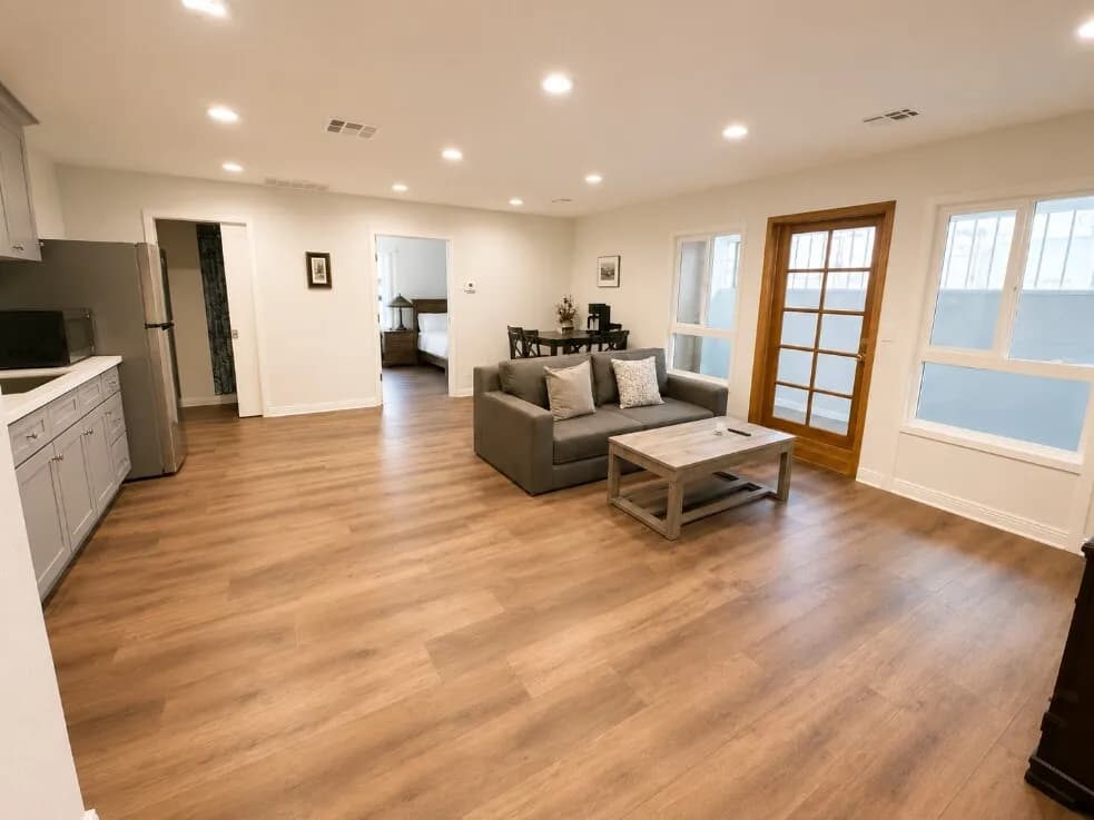 Marina del Rey 넓은 1 Bed / 1 Bath 렌트, $3,000/월
					1 Bed
					Marina Del Rey's preview 1