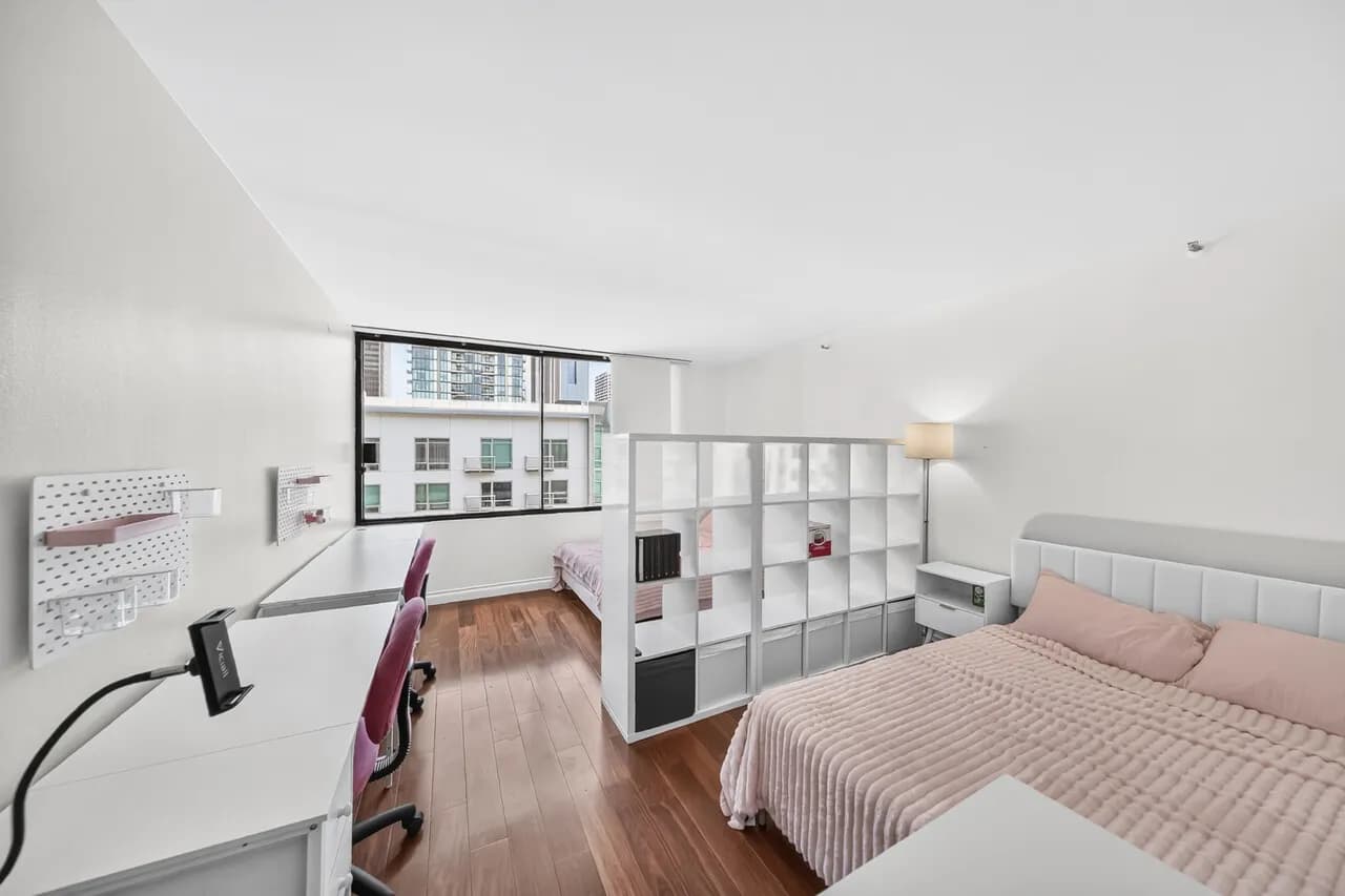 강력추천 1046- 생활편리한 다운타운 2베드 콘도
						방2 화2, 1190Sqft, 수영장, 짐, 각종 편의시설
						콘도  Los Angeles CA's preview 2