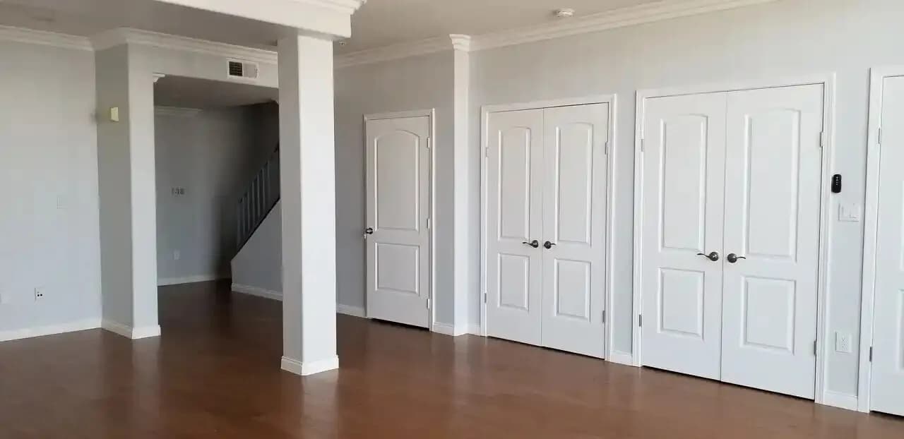 Price Reduced! 다운타운 근처 복층 콘도 렌트합니다
					2 Bed
					Los Angeles's preview 2