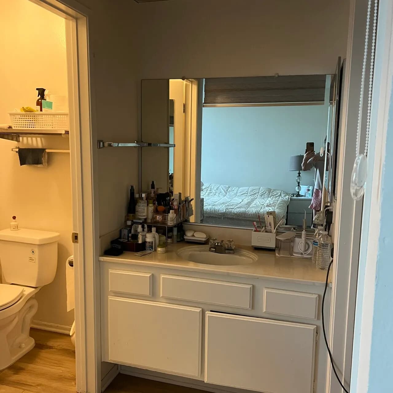 2bed2bath 아파트 에서 마스터 룸 렌트
					룸메이트
					Losangeles