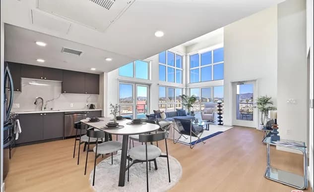 코리아타운 신축 럭셔리 아파트 렌트 2BD 2BA $3450
					2 Bed
					La 한타