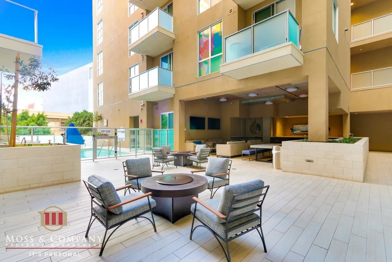 Studio in Downtown LA, Outdoor Lounge
					아파트
					Downtown Los Angeles's preview 3