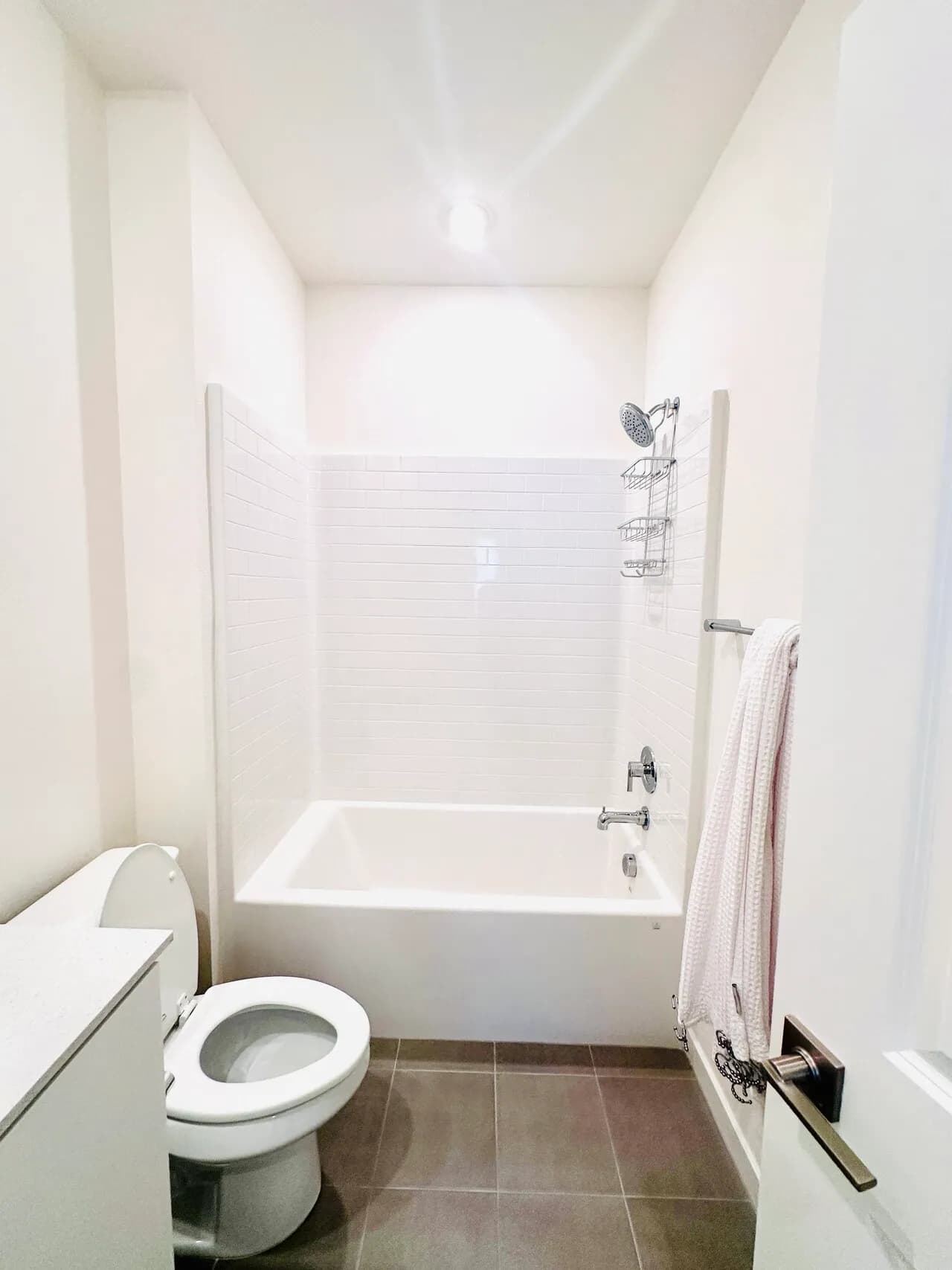 여성분 Private room rent
					룸메이트
					Anaheim's preview 1