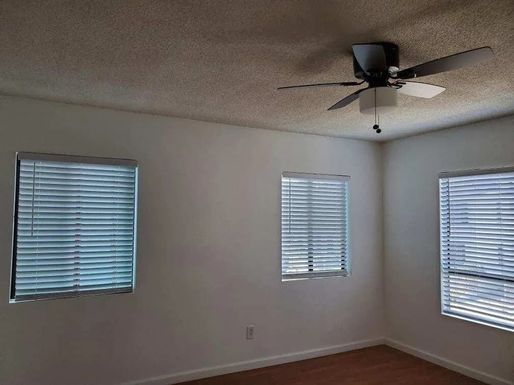 2bed 1bath 1parking
					하우스
					Los Angeles's preview 1