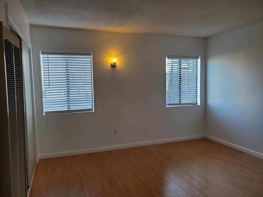 2bed 1bath 1parking
					하우스
					Los Angeles's preview 2
