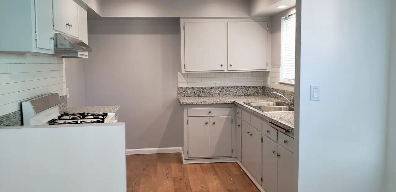 2bed 1bath 1parking
					아파트
					Los Angeles