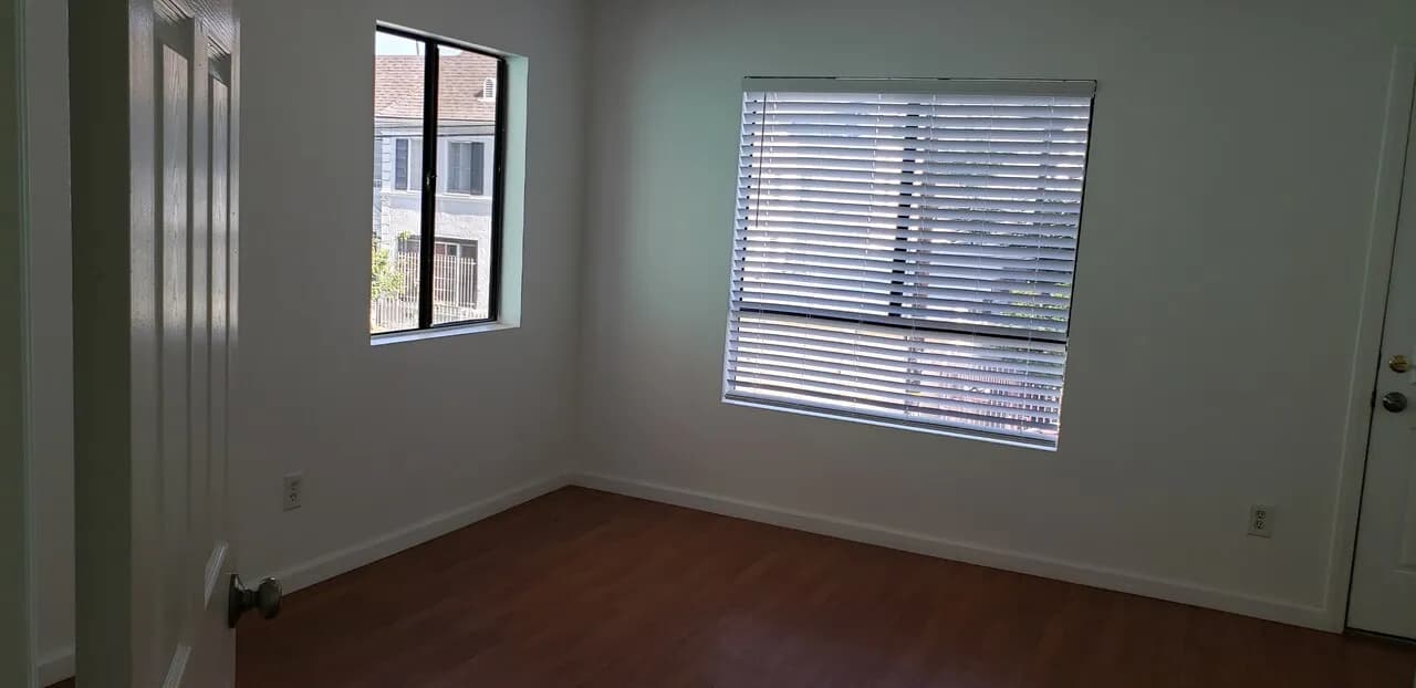 2bed 1bath 1parking
					아파트
					Los Angeles's preview 1