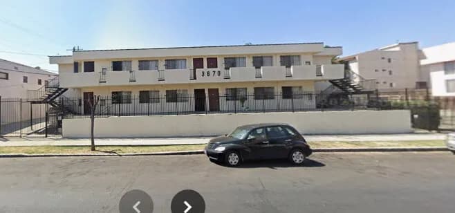 한인타운 중심가인 웨스턴과 올림픽 근처 조용한 주택가에 위치한 아파트입니다.
					아파트
					Los Angeles
