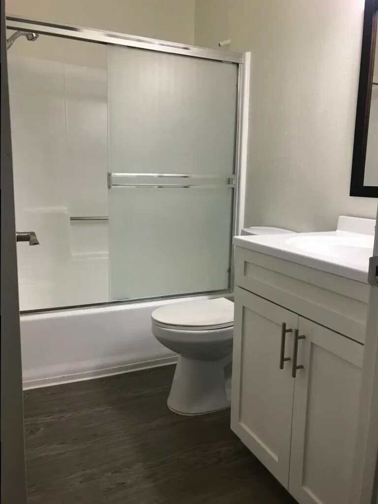 2bed 2 bath 2 parking Share (직장인 여성)
					룸메이트
					Pico Rivera (다우니 북쪽)'s preview 2