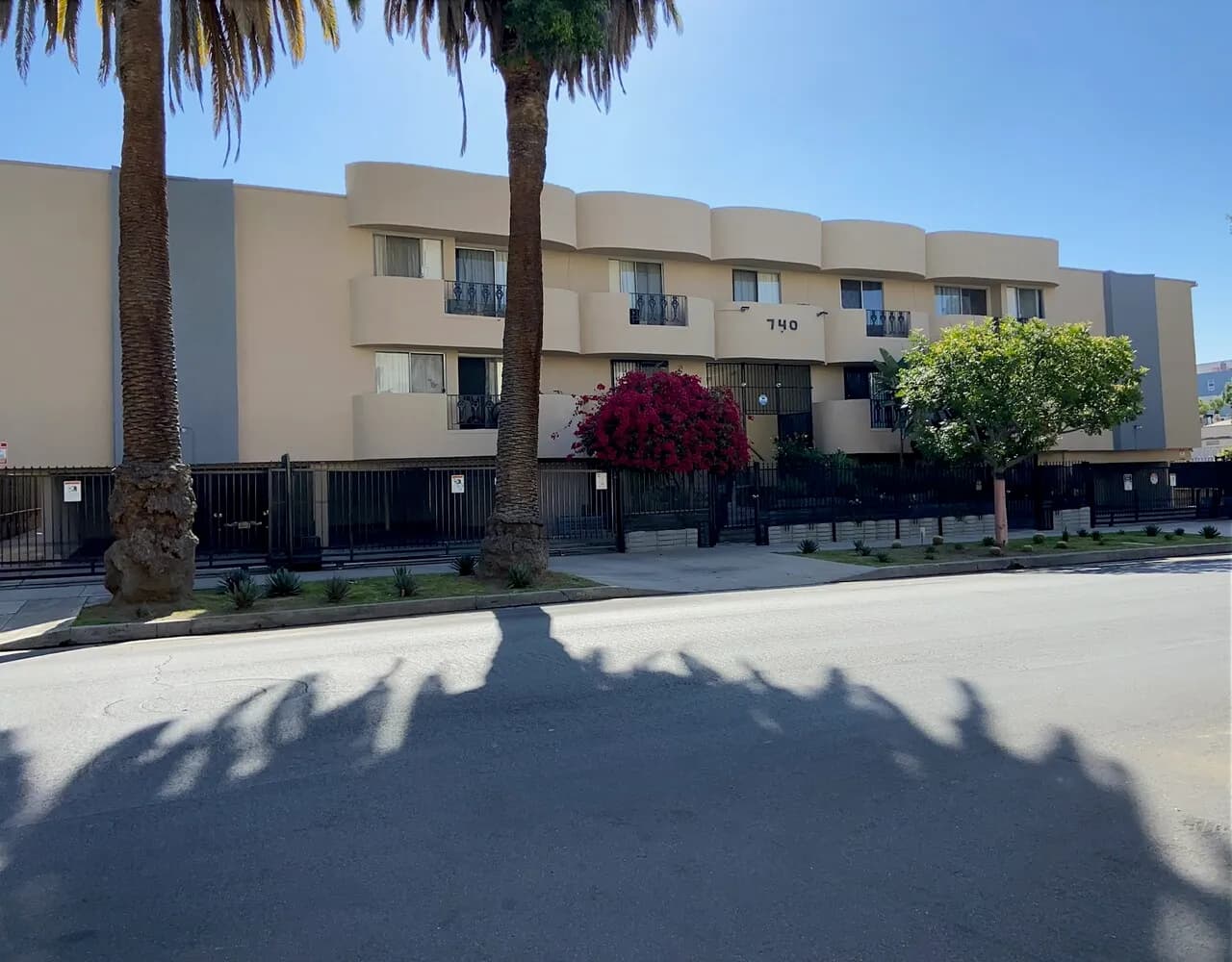 한인인타운의 중심가
					아파트
					Los Angeles