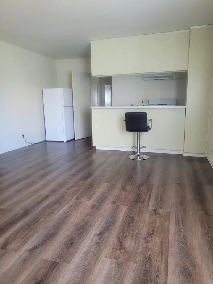 한인타운 STUDIO아파트 +인터넷 +파킹 포함
					Studio
					Los Angeles