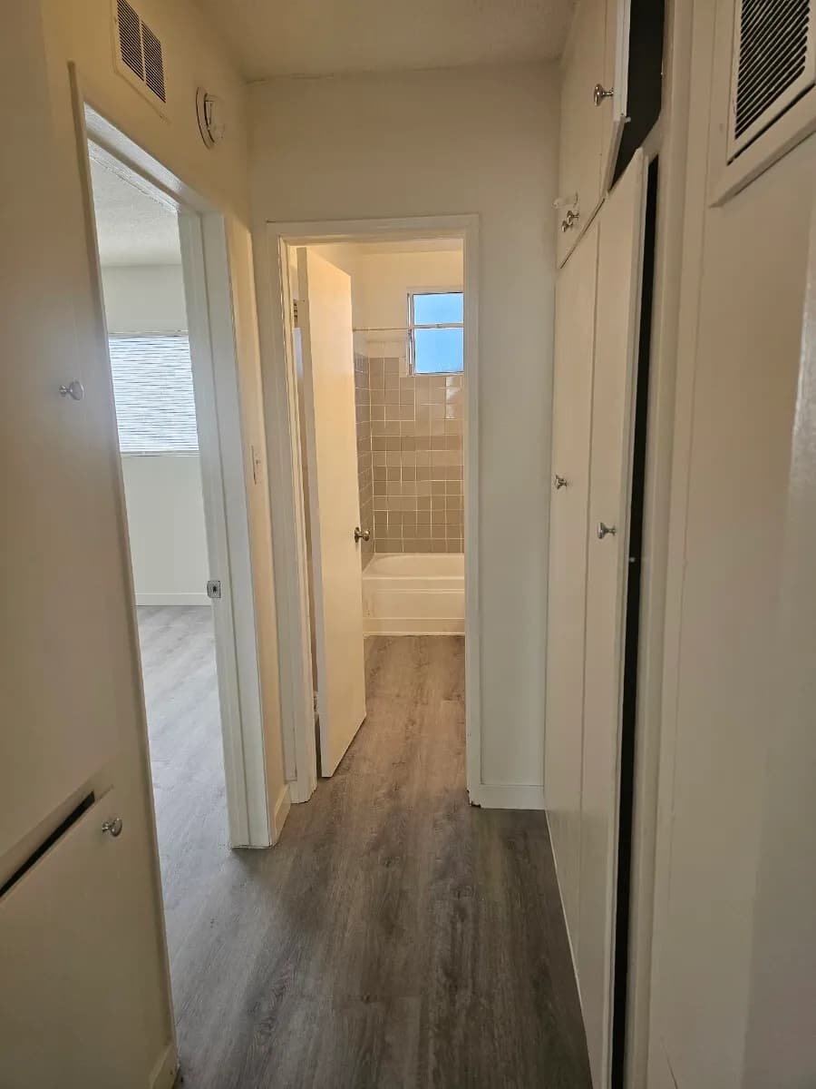 421 S. Manhattan Pl 1bed 1bath
					아파트
					Los Angeles's preview 3