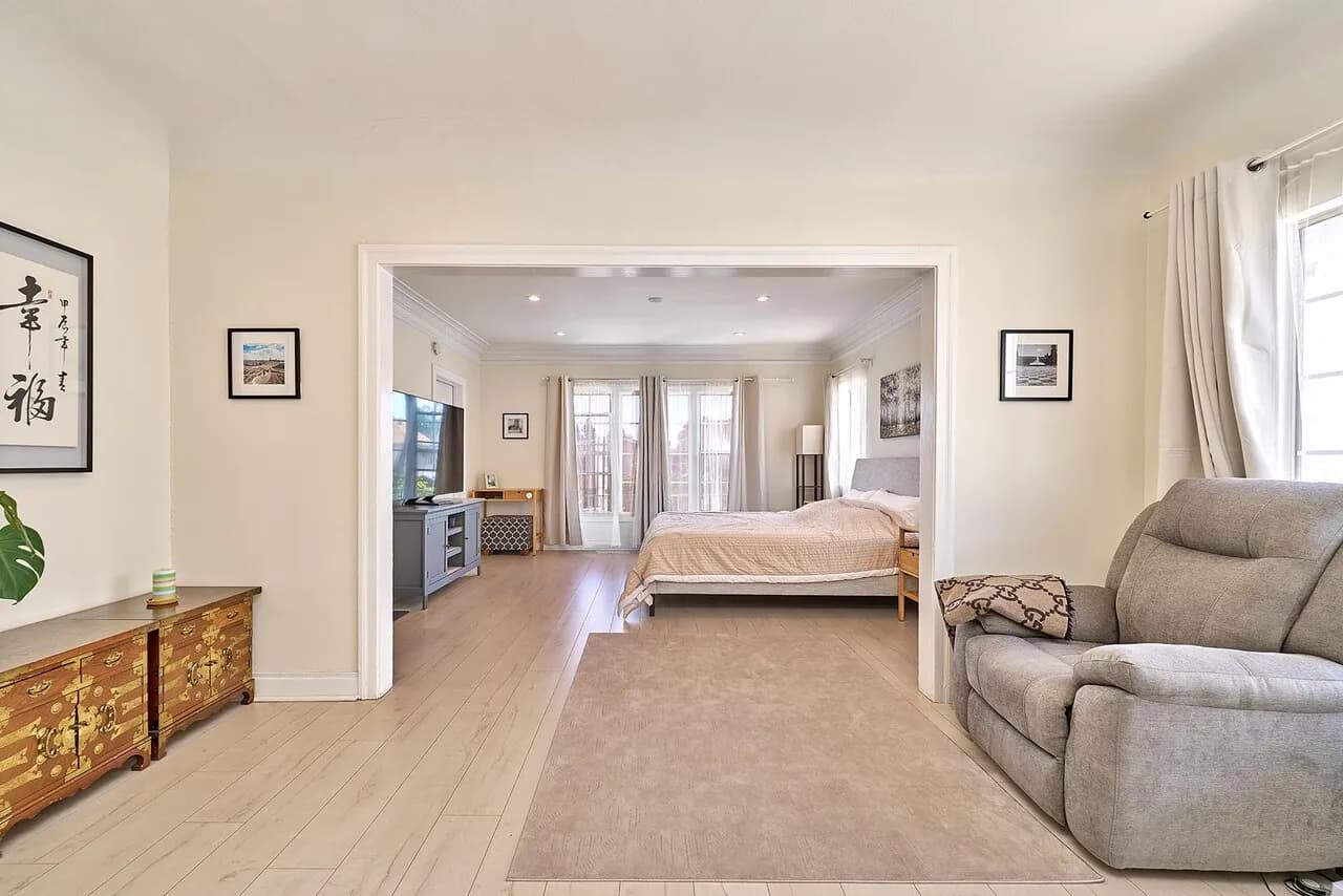 엘에이 한인타운 / 3 BED + 2 BATH
					3 Bed
					Los Angeles
