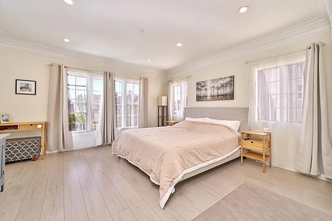 엘에이 한인타운 / 3 BED + 2 BATH
					3 Bed
					Los Angeles's preview 1