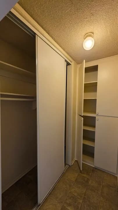 Single+parking(gate) $1350
					Studio
					Los Angeles's preview 2