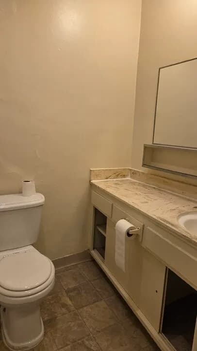 Single+parking(gate) $1350
					Studio
					Los Angeles's preview 3