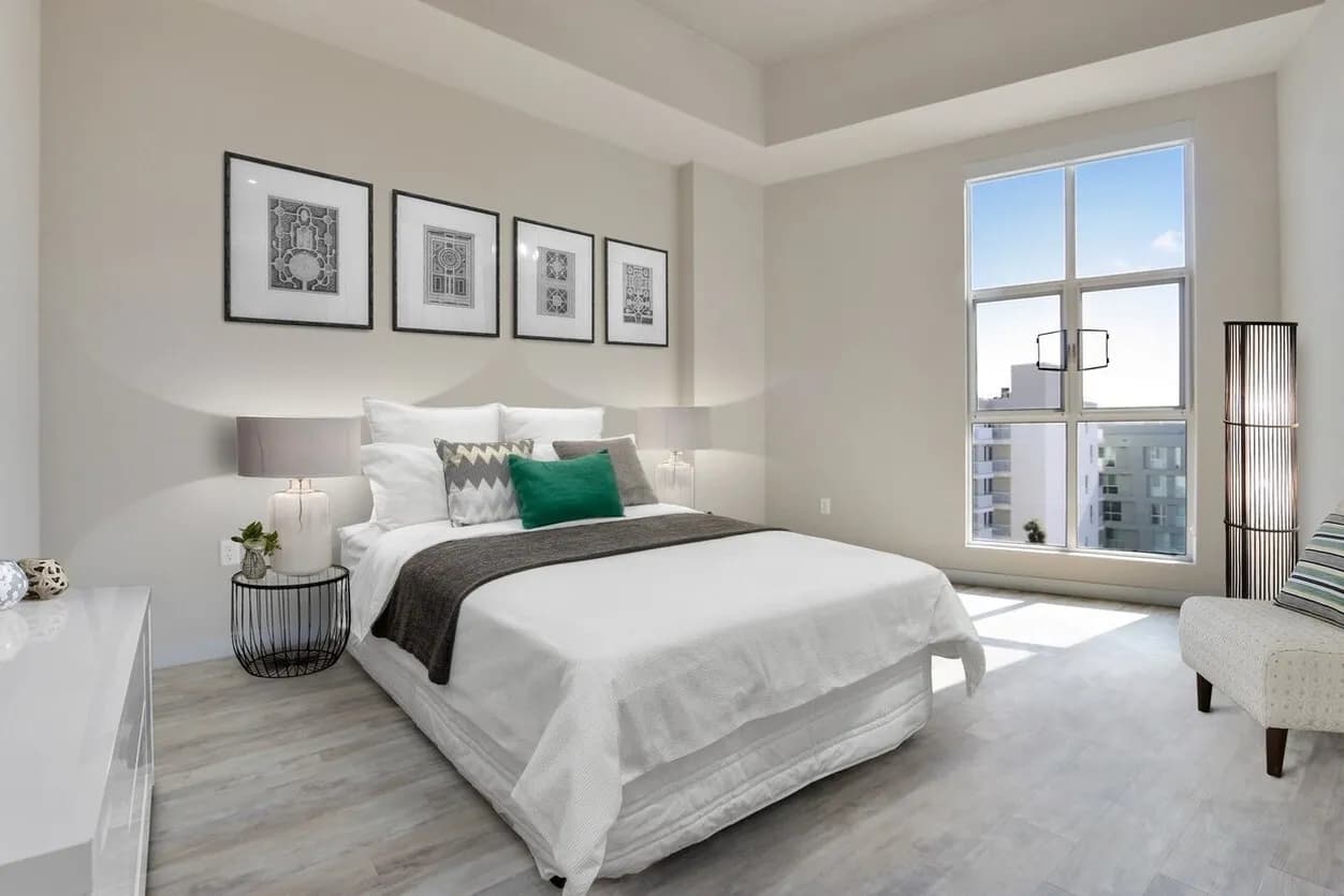 1 Bedroom in in Downtown LA, Air Conditioner
					1 Bed
					Downtown Los Angeles's preview 1