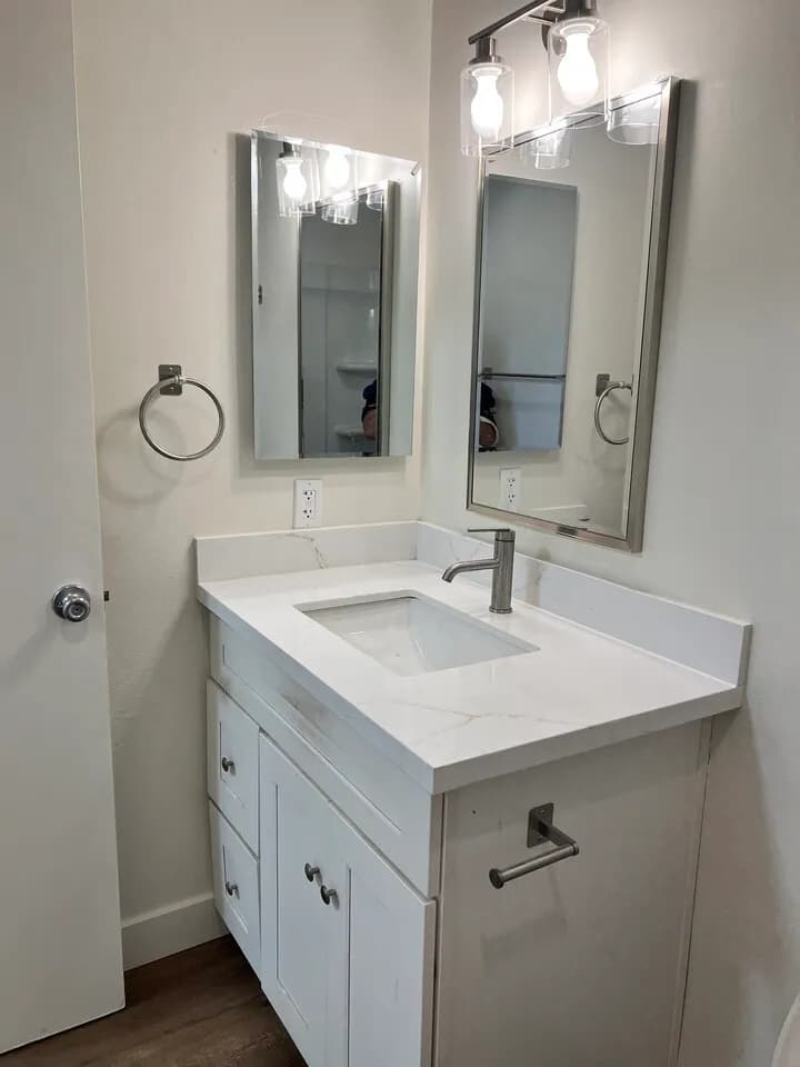 플러튼 FULLERTON 1-Bed Apt. Sunny Hills
					아파트
					Fullerton's preview 2