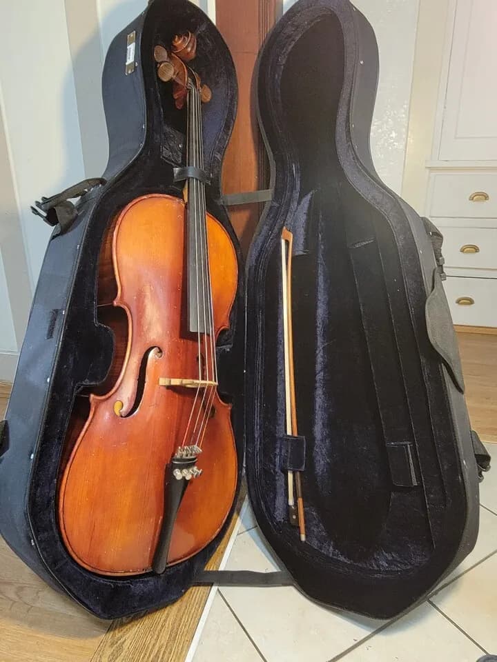 cello3/4 germa made3/4 German cello with bow new hardcase cello is maybe 100 years old and some miners scratch. But very strange cello3/4 German cello with bow new hardcase cello is maybe 100 years old and some miners scratch. But very strange cello
무빙세일
LA