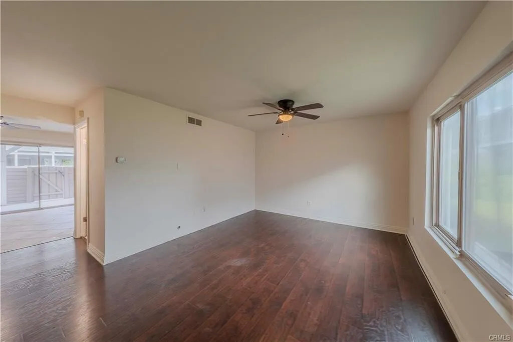 에나하임 최고학군 Placentia-Yorba Linda Unified!! 3베드 타운홈!
						매우 밝고, 마루바닥, 리모델링 부엌& 화장실, 벽난로, recessed lighting, 바비큐할수있는 넓은 페리오.
						타운하우스  Anaheim CA's preview 3