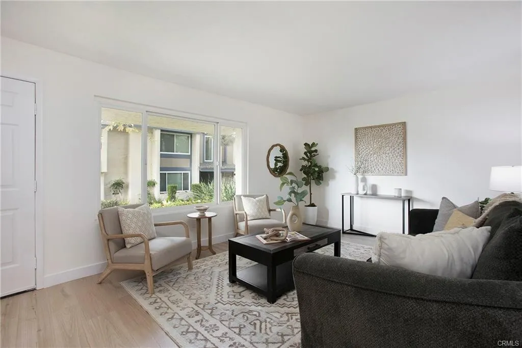 $700,000 브레아 최고지역!! 1,515 SqFt 넓은 3베드 타운홈!!
제일좋은 END 유닛!! 최고학군!! Brea Olinda. 매우 조용하고 안전한 최고지역.
타운하우스 Brea CA's preview 1