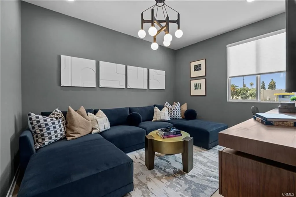 2026년생!! Downey 게이트 단지내 1,456 SqFt 고급 3베드 타운홈
매우밝고, 높은천장, quartz 카운터탑 부엌, 절전형 water heater, recessed lighting, 발코니.
타운하우스 Downey CA's preview 2